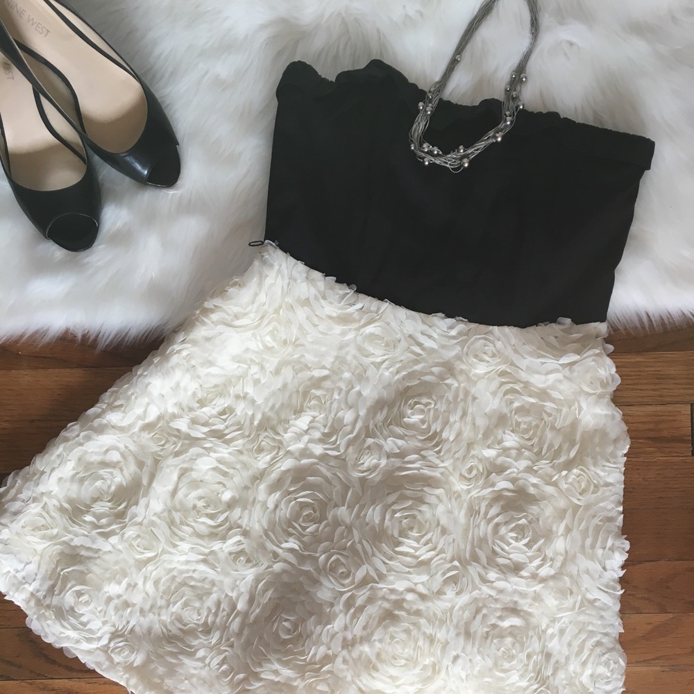 🌸 EUC 🌸Forever21 Strapless Dress w/Ruffle Floral